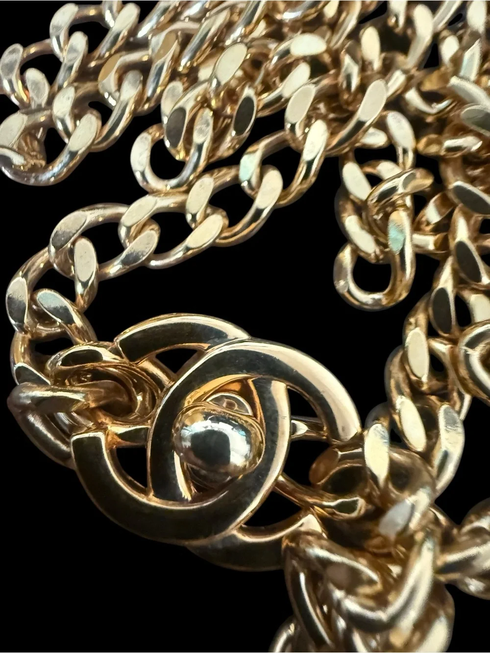 CHANEL polished gold